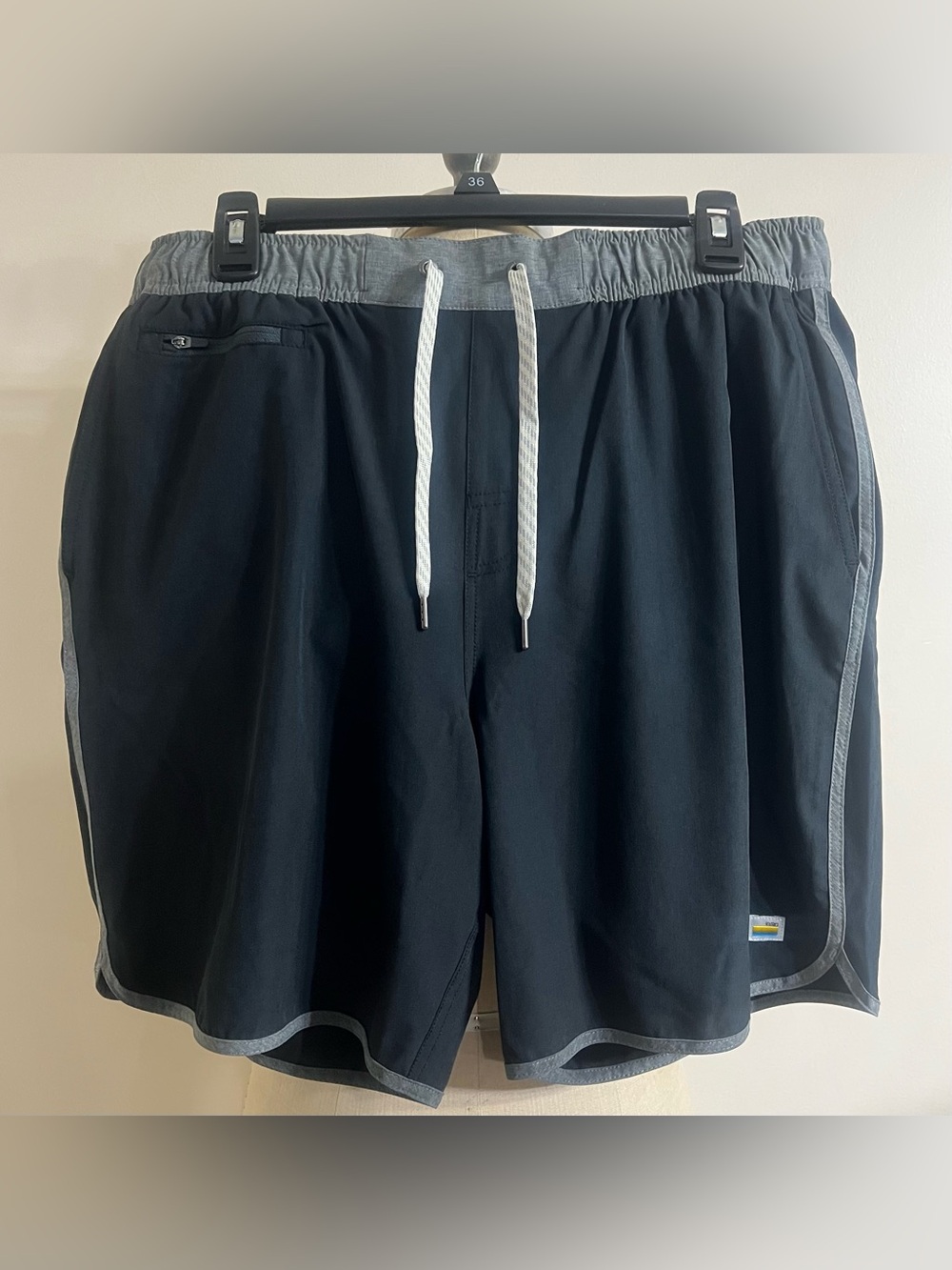 Vuori Banks Short Unlined 7" Black/Grey Size XL
